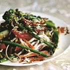 Noedelsalade met groene-theenoedels