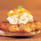 Aardappelkoekjes met mangocr&egrave;me