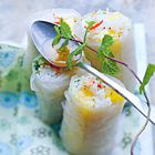 Loempia's met ananas, avocado, garnalen en verse munt