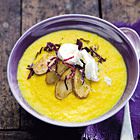 Paprikasoep met roseval-aardappeltjes en geitenkaas
