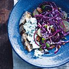 Salade van rodekool met pecannoten en gorgonzola