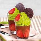 Chocolademousse met aardbeien en pistacheroom