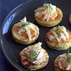 Kleine blini's met krab en dille