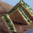 Sandwiches met ei, waterkers en bieslook