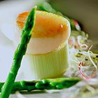 Coquilles met sojasaus en groene asperges