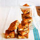 Lichte brownies met witte chocolade en pecannoten