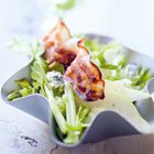 Bleekselderij salade met peer en geroosterd spek