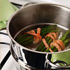 Groene asperges met linten verse zalm