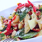 Pastasalade met spinazie, paprika en zongedroogde tomaten