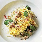 Linguine met krab, basilicum, citroen en rode peper