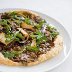 Pizza met wilde paddenstoelen