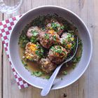 Rundergehaktballetjes met kaas in bouillon