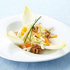 Witlofsalade met mandarijn en walnoten