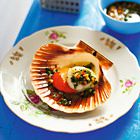 Coquilles met een dressing van lente-uiolie