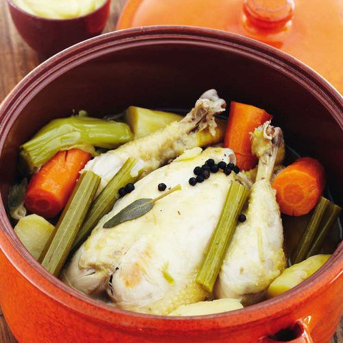 Kip in het pannetje met aioli (poule au pot)