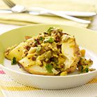 Gepofte aardappelen met vegetarisch gehakt- en bonensmoor