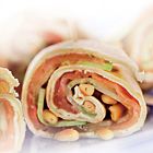 Frisse wraps met gerookte zalm en komkommer
