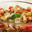 Lauwwarme pastasalade met kerstomaatjes en gerookte kipfilet