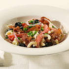 Pastasalade met doperwten en krokant spek