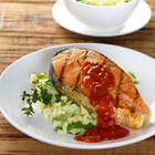 Gegrilde zalm met zelfgemaakte tomatensaus