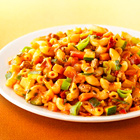 Macaroni met gehakt, courgette, paprika en lente-ui