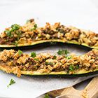 Gevulde courgette met gehakt en bosui