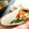 Oosters pitabroodje met paksoi, paprika, en taugé