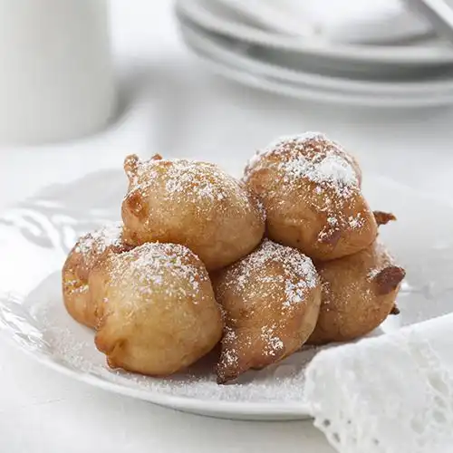 Kaneeloliebollen met roomijs