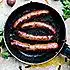 Merguez op een puree van zwarte bonen met bosui en rettich