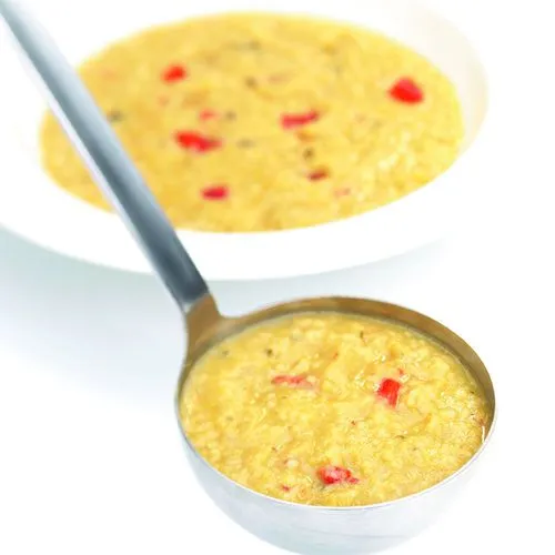 Linzensoep met paprika en couscous