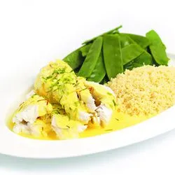 Tip: Zeewolf in saffraansaus met couscous en peultjes
