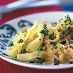 Tip: Farfalle met gerookte zalm, witte wijn en tijm