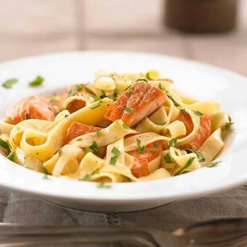 Tagliatelle met zalm en rozemarijn