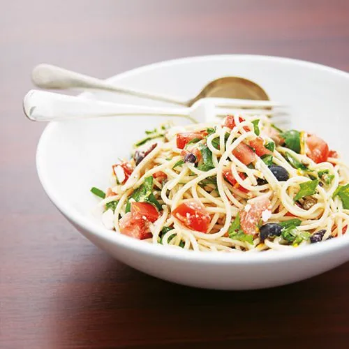 Vegetarische pasta met tomaat en rucola van Annabel Langbein