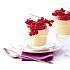 Witte chocolademousse met rode bessen