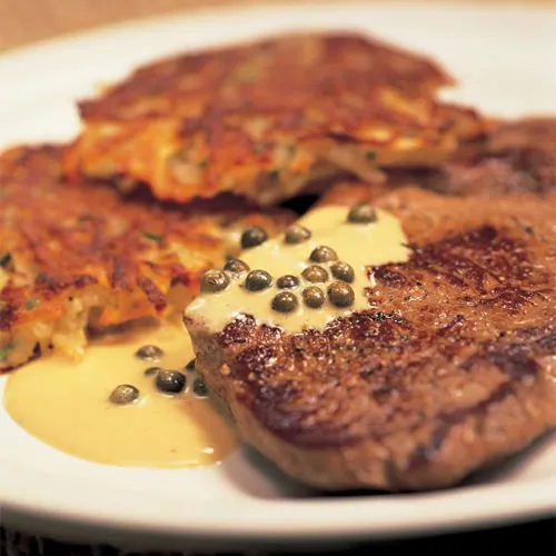 Steak au poivre met rozemarijnrösti van Ainsley Harriott
