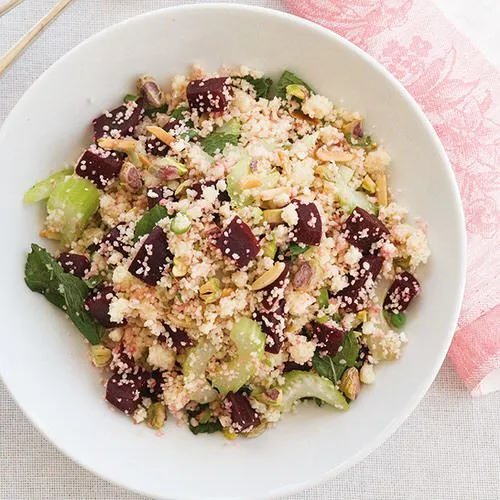 Couscous met bietjes en amandelen van Annabel Langbein
