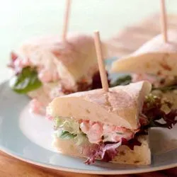Tip: Ciabatta met garnalen in basilicumsaus
