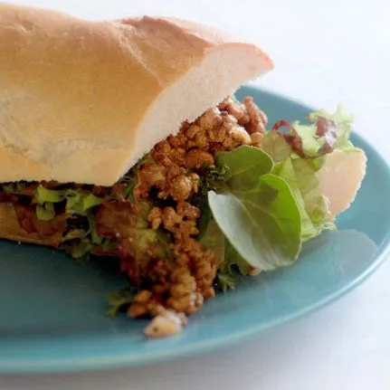 Stokbrood met cajun en tofu