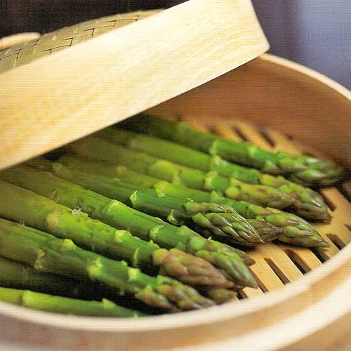 Gordon Ramsay: groene asperges met sinaasappelsaus
