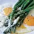 Asperges met gesmolten boter en Parmezaanse kaas
