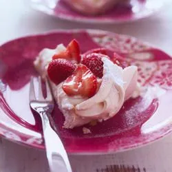 Tip: Pavlova met romige yoghurt en aardbeien van Bill Granger
