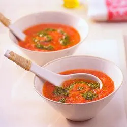 Gazpacho met korianderpesto