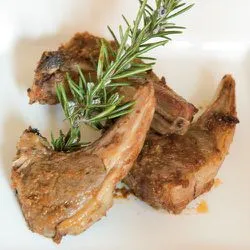 Tip: Lamskoteletten gemarineerd in tomatentapenade
