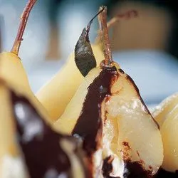 Tip: Gevulde peren met chocoladesaus van Ursula Ferrigno
