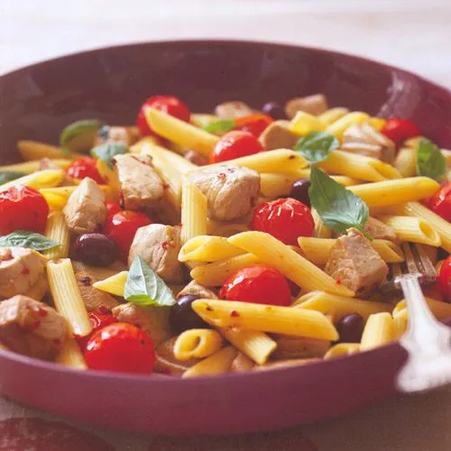 Penne met tonijn, kerstomaatjes en olijven van Bill Granger