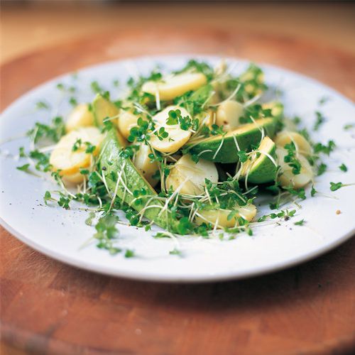 Jamie Oliver: aardappelsalade met avocado en tuinkers