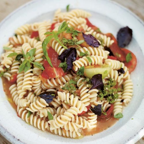 waterstof Bemiddelaar geduldig Jamie Oliver: pasta met tomaten - recept - okoko recepten