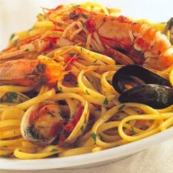 Tip: Linguine met tomaat en gemengde zeevruchten van Rick Stein
