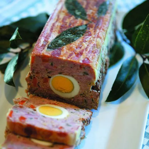 Gehaktbrood met hardgekookt ei